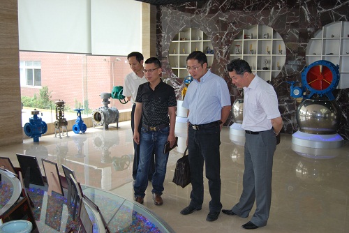 �й��ζ��^(q��)ί�y(t��ng)��(zh��n)�������L(zh��ng)���^(q��)�y(t��ng)��(zh��n)���C(j��)�P(gu��n)�h��֧��(sh��)ӛ������ͬ־���Ϻ������y�T(m��n)�S(ch��ng)ҕ�칤�����D 2��