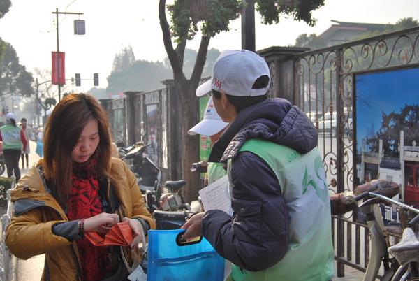 ����־Ը���ڼζ��^(q��)����·�_չ�������ˎͺ����ˡ�ļ����(d��ng)2