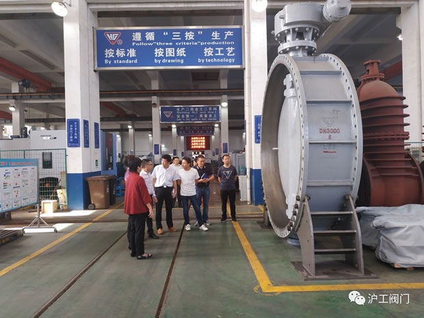 �Ϻ��мζ��^(q��)ί��ί�����^(q��)�L(zh��ng)������ҕ�����a(ch��n)܇�g���D2��